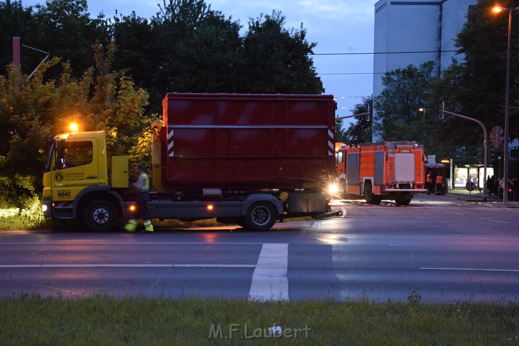 TLF 4 umgestuerzt Koeln Bocklemuend Ollenhauer Ring Militaerringstr P210.JPG - Miklos Laubert